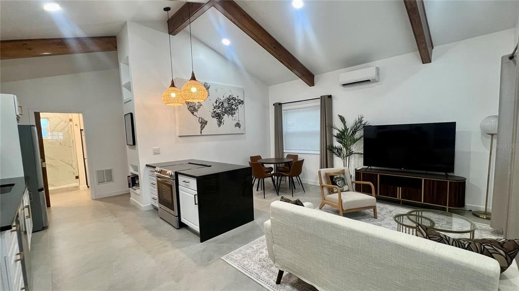 For Rent: $2,000 (1 beds, 1 baths, 640 Square Feet)