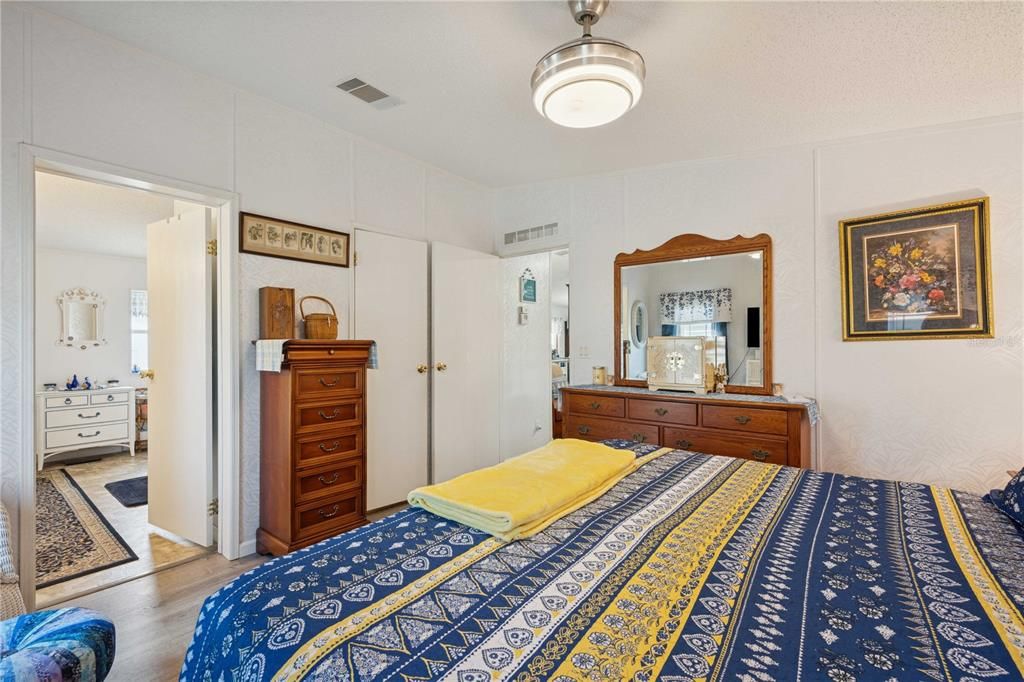 待售: $293,000 (3 贝兹, 2 浴室, 2050 平方英尺)