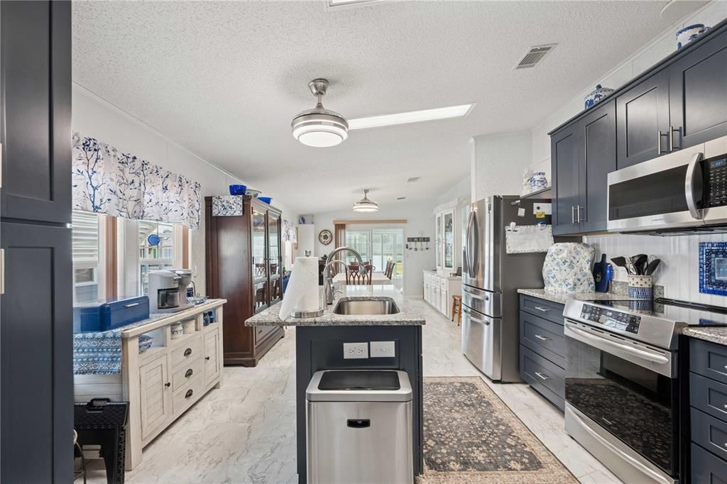 待售: $293,000 (3 贝兹, 2 浴室, 2050 平方英尺)