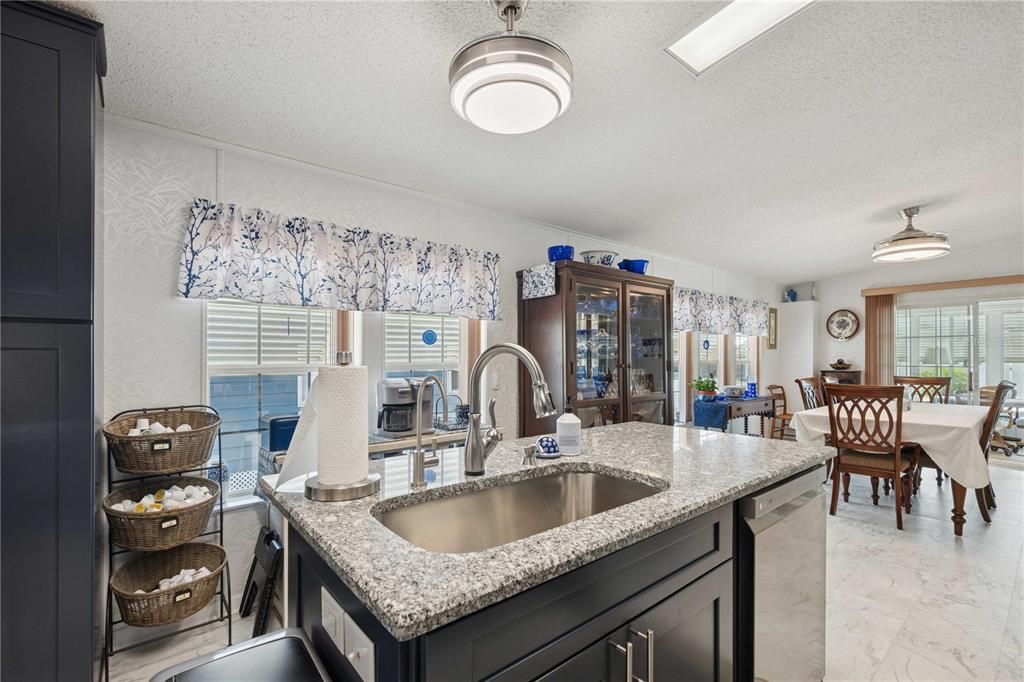 待售: $293,000 (3 贝兹, 2 浴室, 2050 平方英尺)