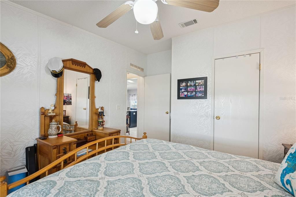 待售: $293,000 (3 贝兹, 2 浴室, 2050 平方英尺)