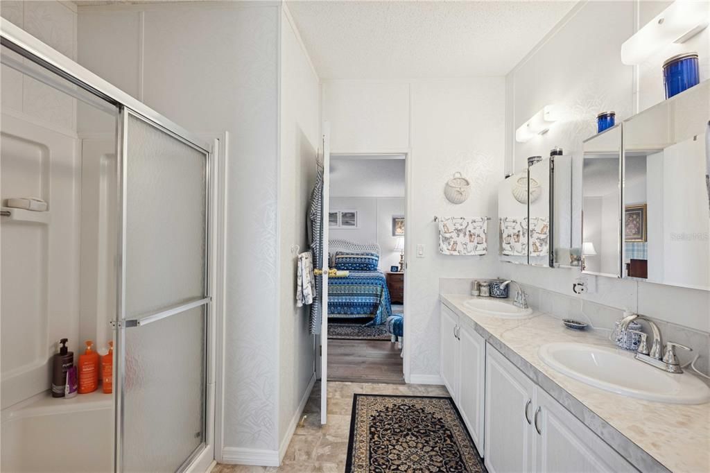 待售: $293,000 (3 贝兹, 2 浴室, 2050 平方英尺)