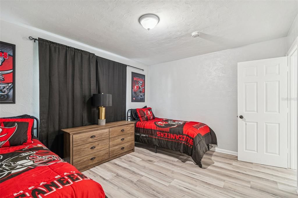 En Venta: $489,900 (4 camas, 2 baños, 1404 Pies cuadrados)