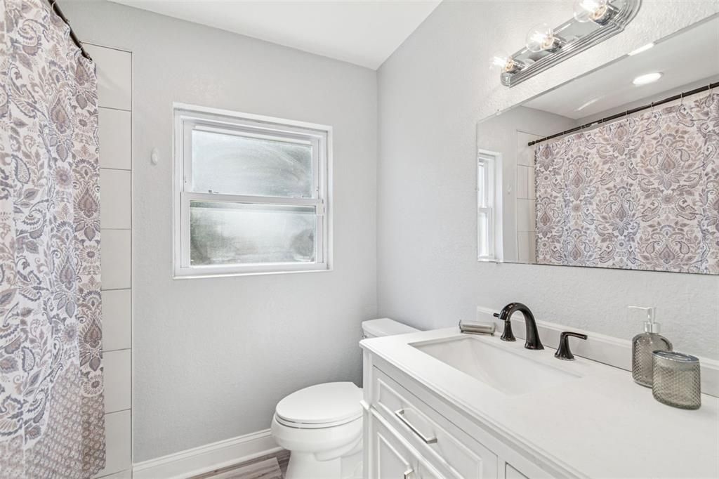 En Venta: $489,900 (4 camas, 2 baños, 1404 Pies cuadrados)