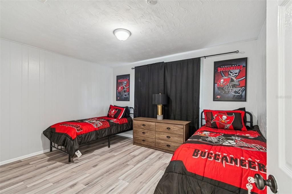 En Venta: $489,900 (4 camas, 2 baños, 1404 Pies cuadrados)