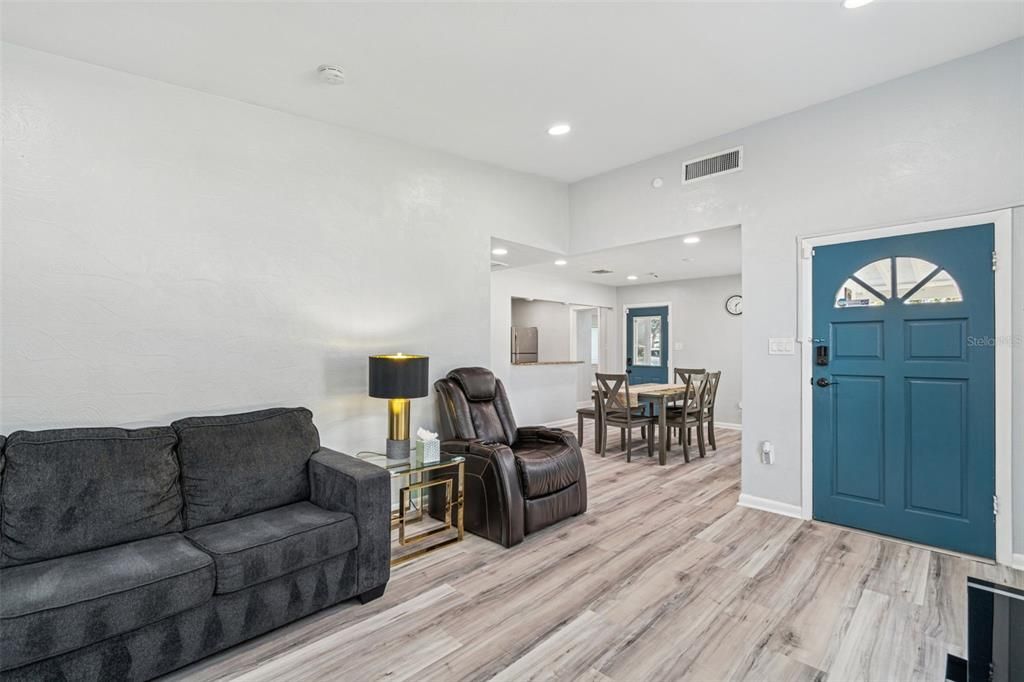 En Venta: $489,900 (4 camas, 2 baños, 1404 Pies cuadrados)