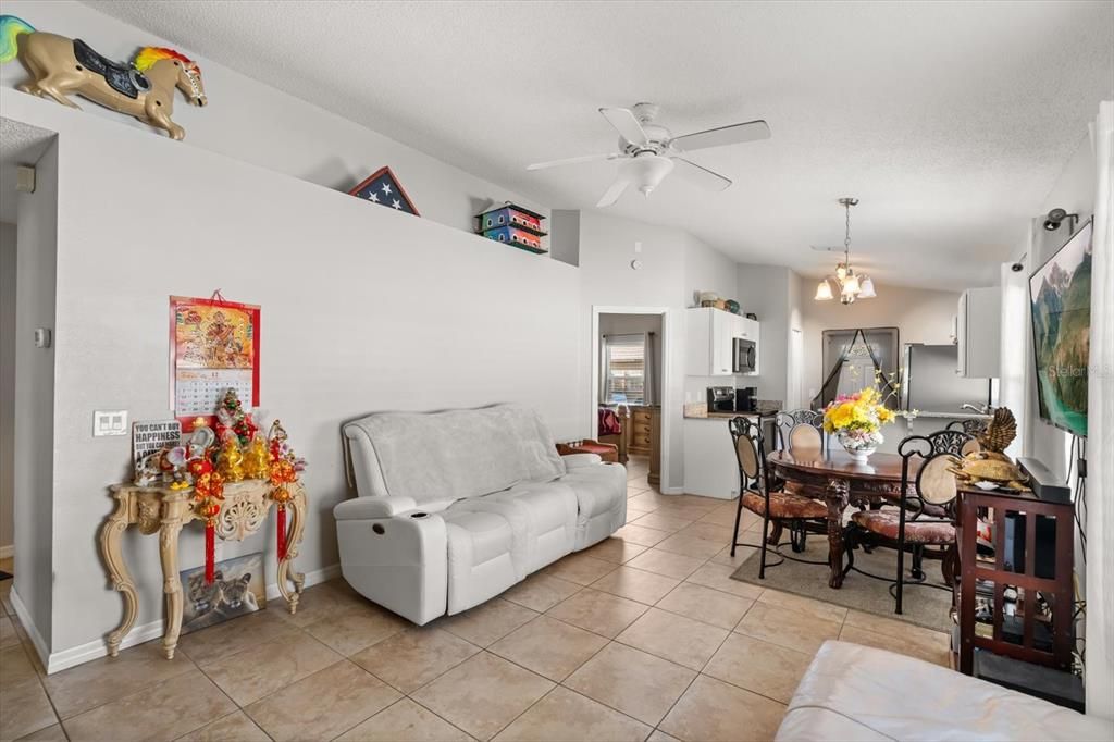 For Sale: $305,000 (3 beds, 2 baths, 1056 Square Feet)