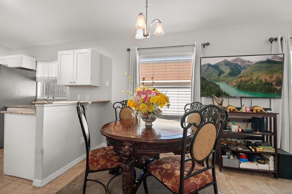 For Sale: $305,000 (3 beds, 2 baths, 1056 Square Feet)