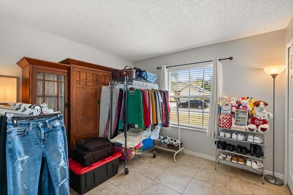 For Sale: $305,000 (3 beds, 2 baths, 1056 Square Feet)