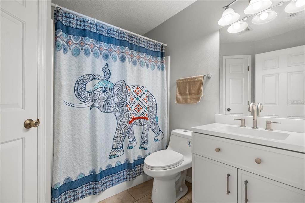 For Sale: $305,000 (3 beds, 2 baths, 1056 Square Feet)