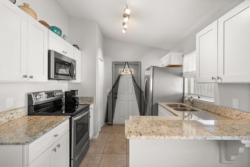 For Sale: $305,000 (3 beds, 2 baths, 1056 Square Feet)