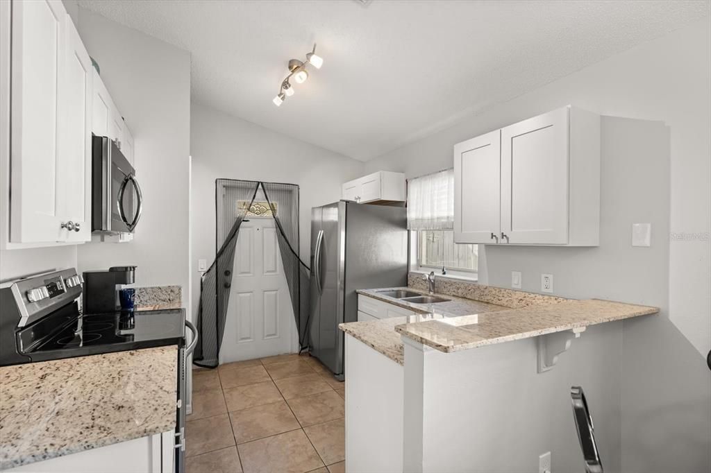 For Sale: $305,000 (3 beds, 2 baths, 1056 Square Feet)