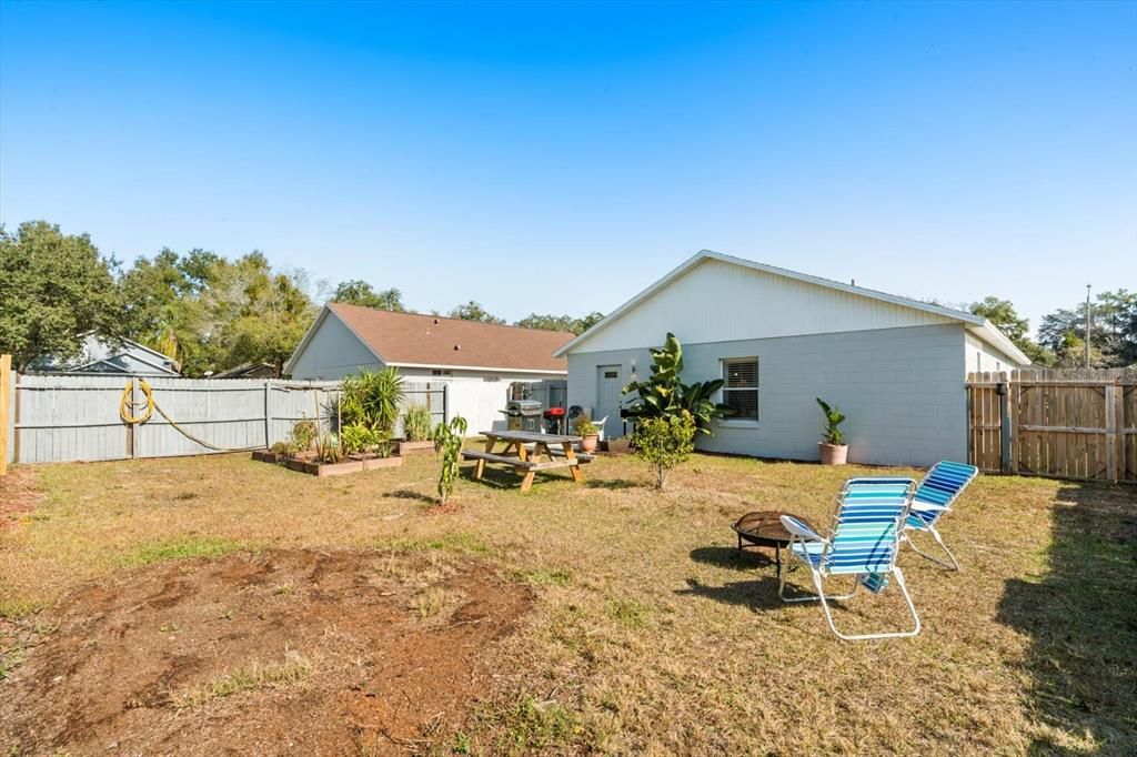 For Sale: $305,000 (3 beds, 2 baths, 1056 Square Feet)