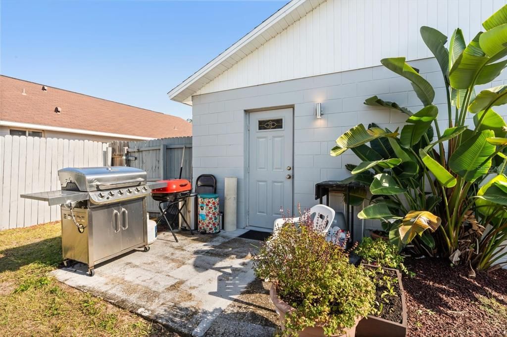 For Sale: $305,000 (3 beds, 2 baths, 1056 Square Feet)