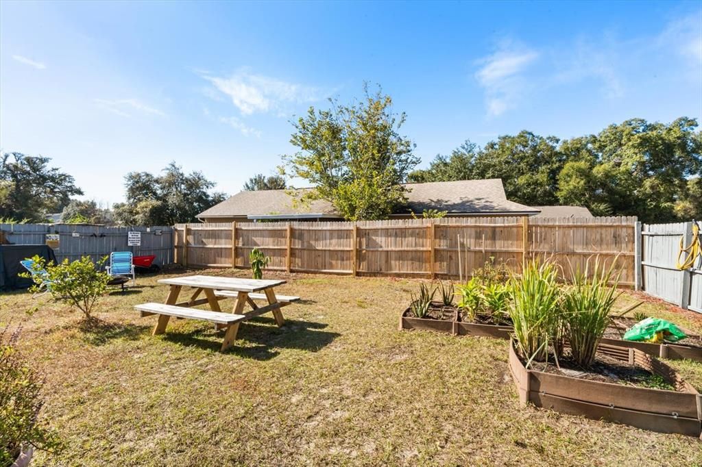 For Sale: $305,000 (3 beds, 2 baths, 1056 Square Feet)