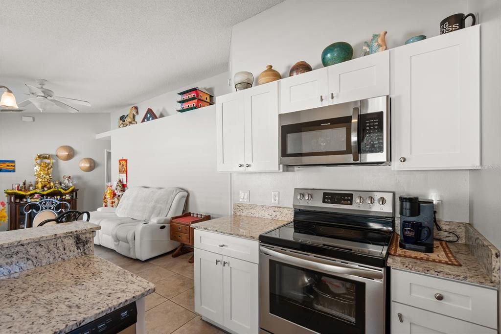 For Sale: $305,000 (3 beds, 2 baths, 1056 Square Feet)