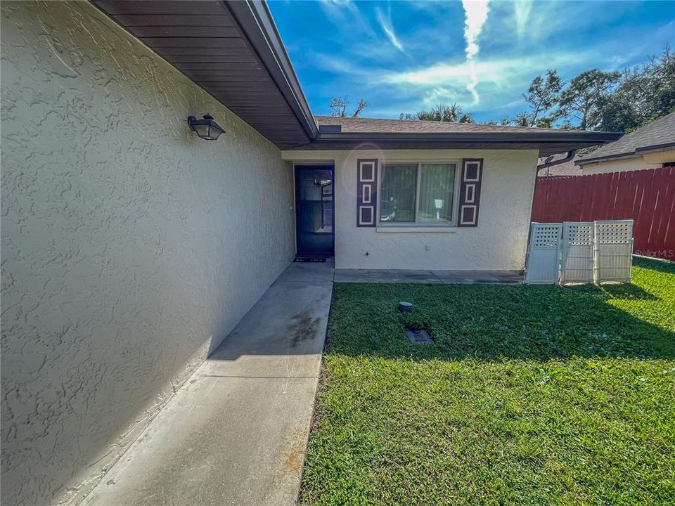 На продажу: $194,000 (2 спален, 2 ванн, 1097 Квадратных фут)