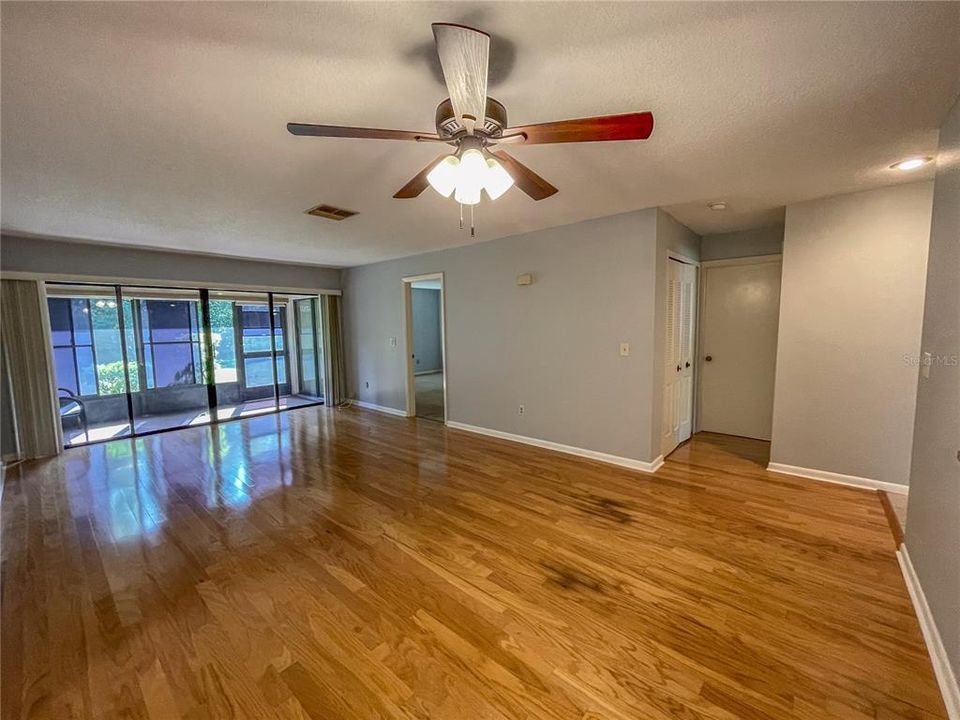 На продажу: $194,000 (2 спален, 2 ванн, 1097 Квадратных фут)