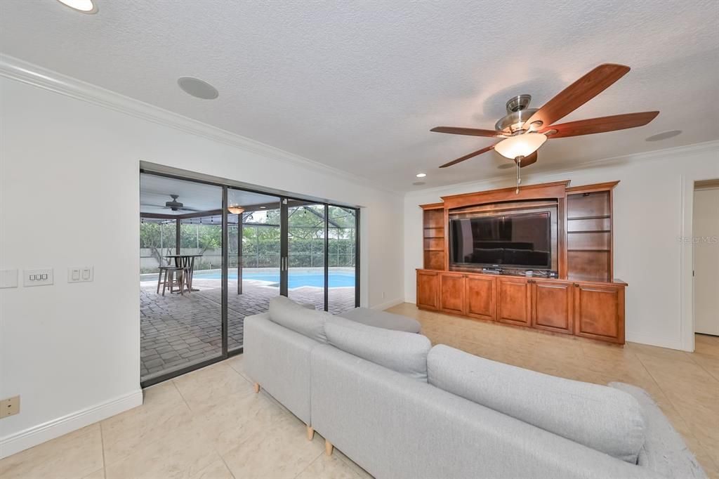 For Rent: $3,999 (4 beds, 3 baths, 2867 Square Feet)