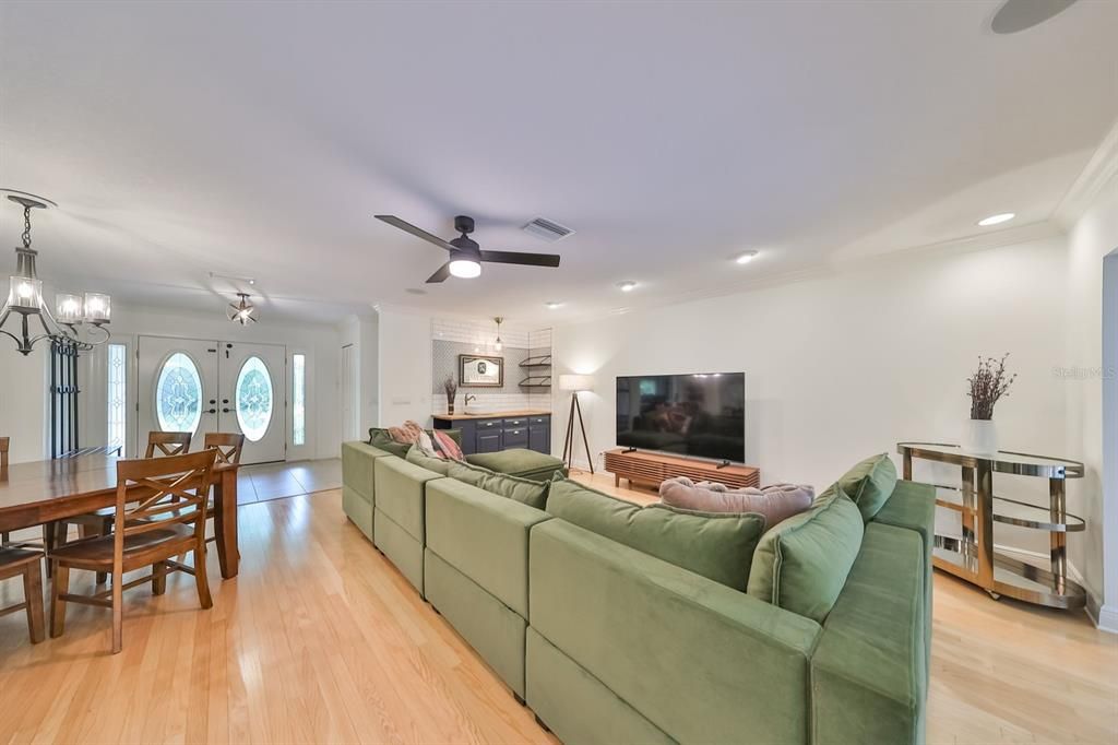 For Rent: $3,999 (4 beds, 3 baths, 2867 Square Feet)