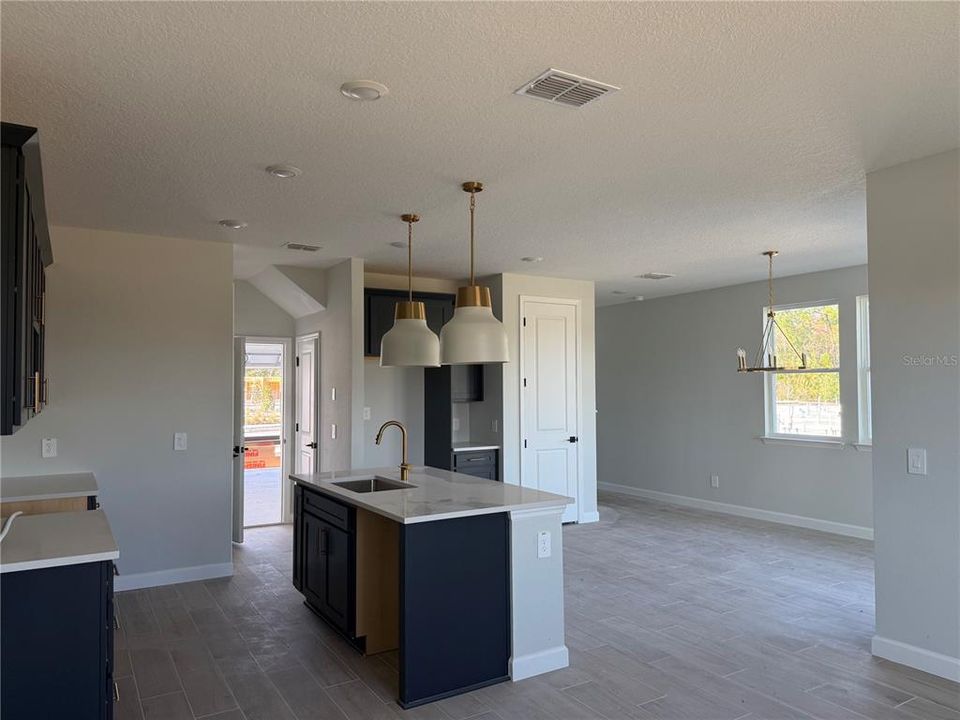 На продажу: $543,564 (4 спален, 2 ванн, 1864 Квадратных фут)