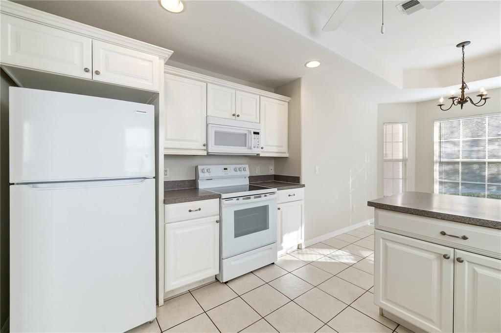 For Sale: $250,000 (3 beds, 2 baths, 1603 Square Feet)