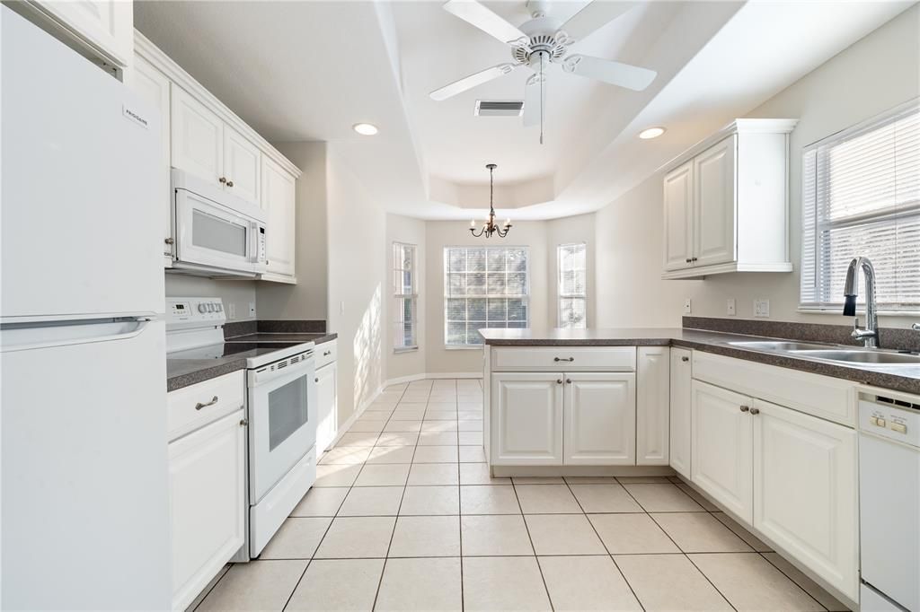 For Sale: $250,000 (3 beds, 2 baths, 1603 Square Feet)