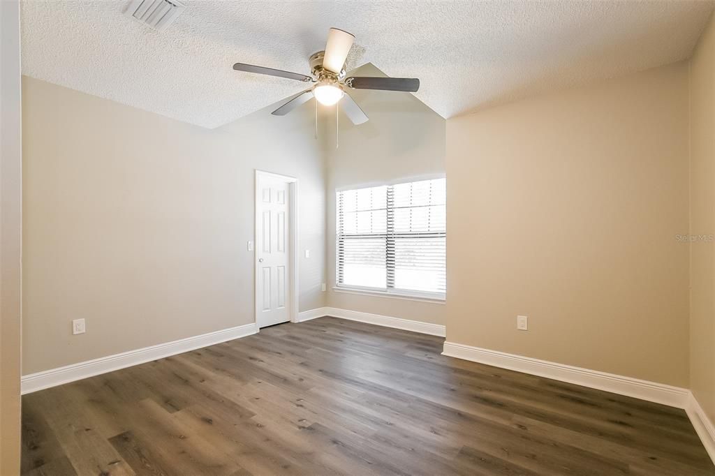 For Sale: $350,000 (3 beds, 2 baths, 1628 Square Feet)