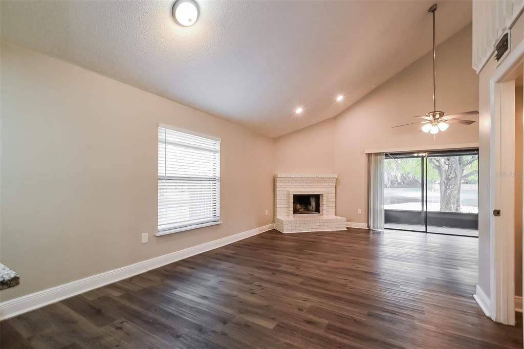 For Sale: $350,000 (3 beds, 2 baths, 1628 Square Feet)