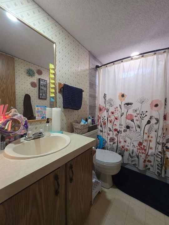 For Sale: $129,000 (2 beds, 2 baths, 924 Square Feet)