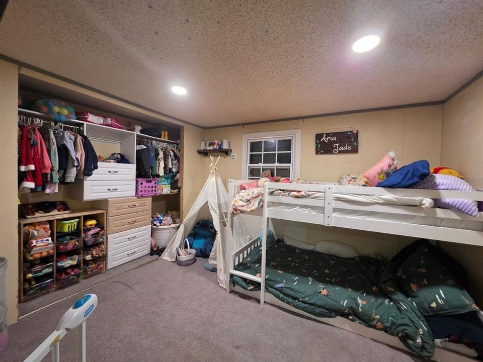 For Sale: $129,000 (2 beds, 2 baths, 924 Square Feet)