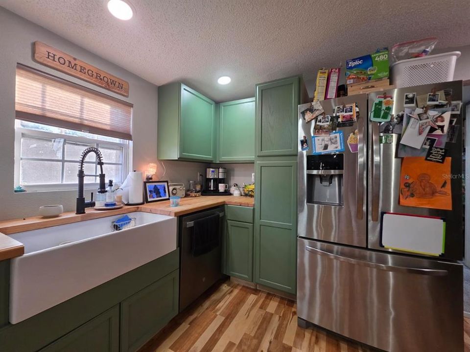 For Sale: $129,000 (2 beds, 2 baths, 924 Square Feet)