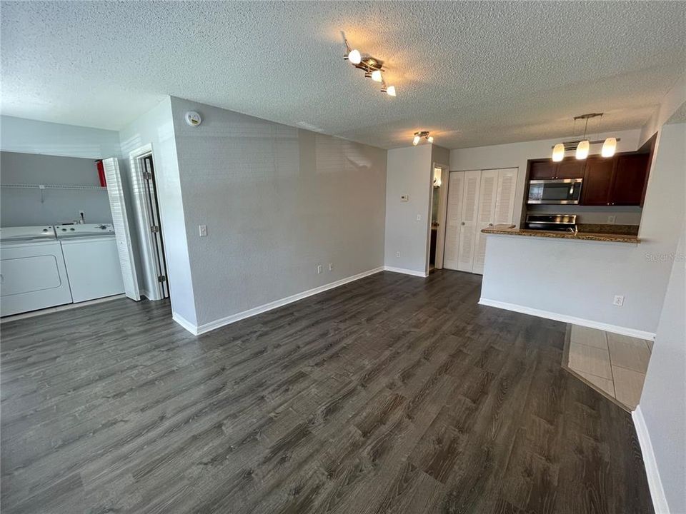 For Sale: $149,000 (1 beds, 1 baths, 597 Square Feet)