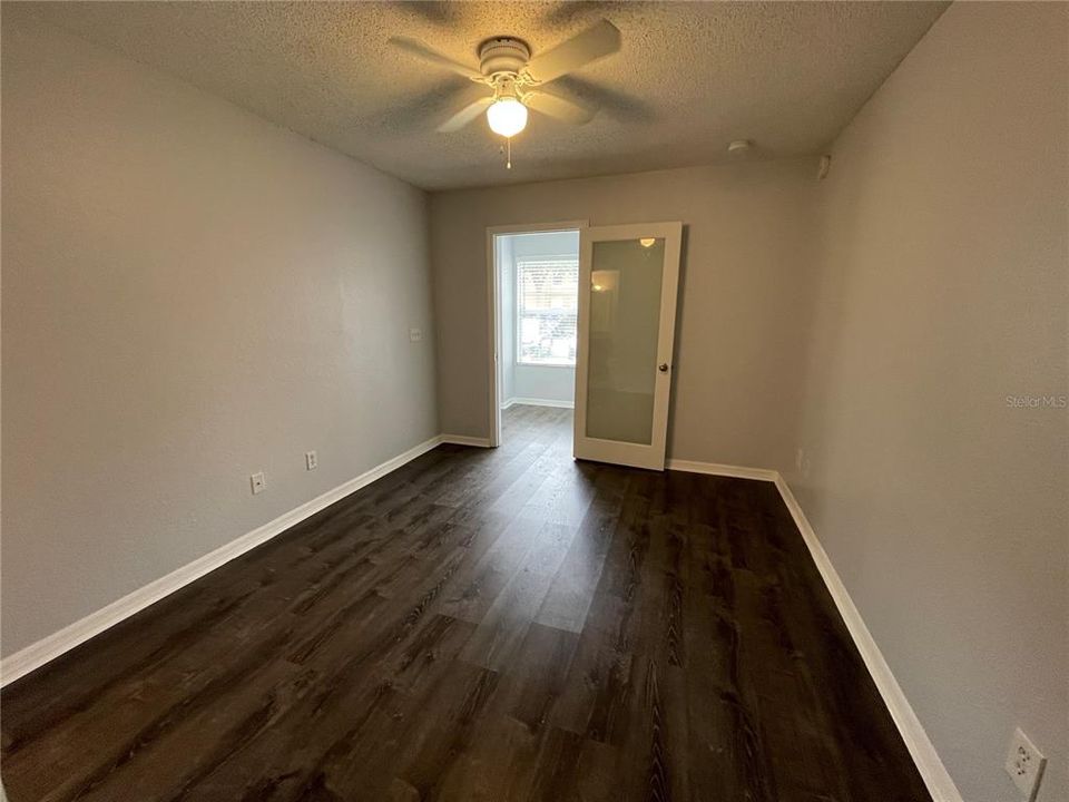For Sale: $149,000 (1 beds, 1 baths, 597 Square Feet)