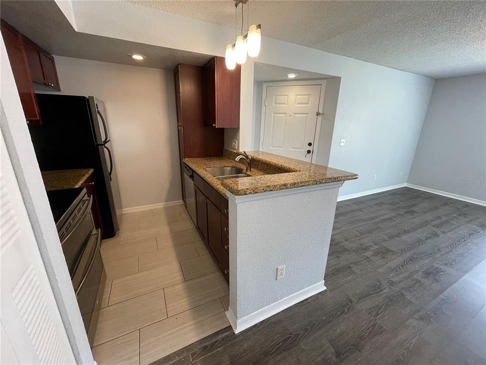 For Sale: $149,000 (1 beds, 1 baths, 597 Square Feet)
