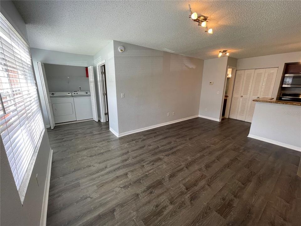 For Sale: $149,000 (1 beds, 1 baths, 597 Square Feet)