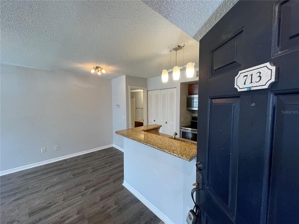 For Sale: $149,000 (1 beds, 1 baths, 597 Square Feet)