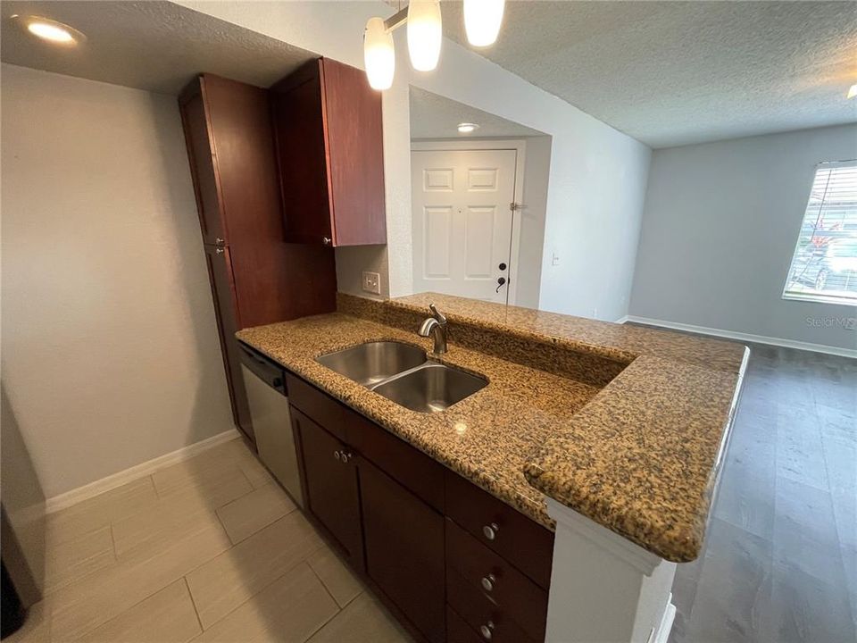 For Sale: $149,000 (1 beds, 1 baths, 597 Square Feet)