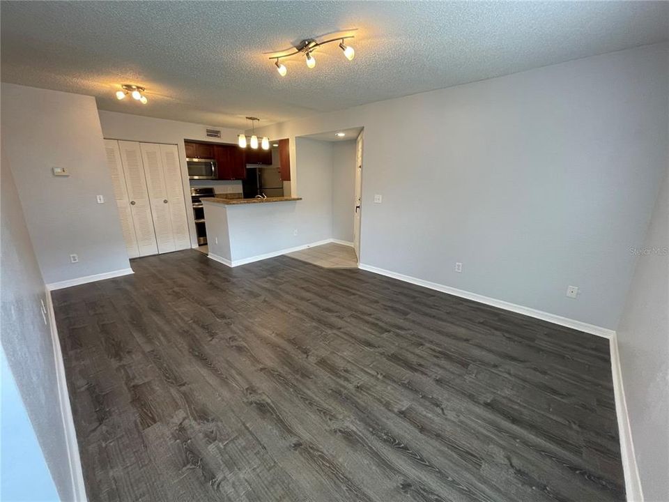 For Sale: $149,000 (1 beds, 1 baths, 597 Square Feet)