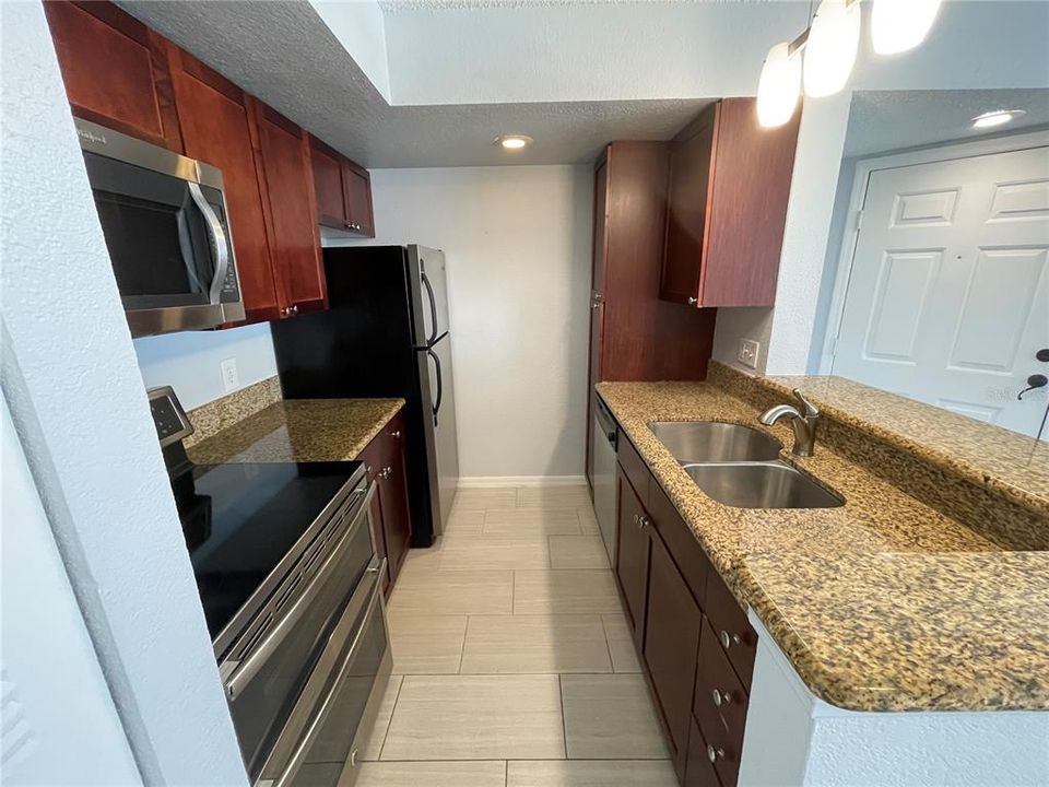 For Sale: $149,000 (1 beds, 1 baths, 597 Square Feet)