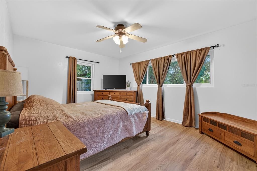 На продажу: $544,900 (5 спален, 3 ванн, 2291 Квадратных фут)