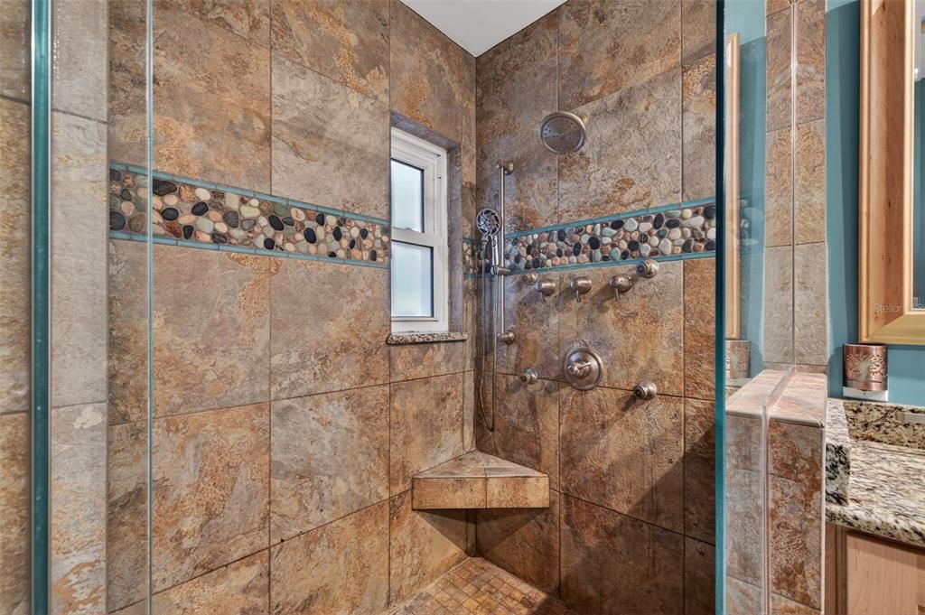 На продажу: $544,900 (5 спален, 3 ванн, 2291 Квадратных фут)