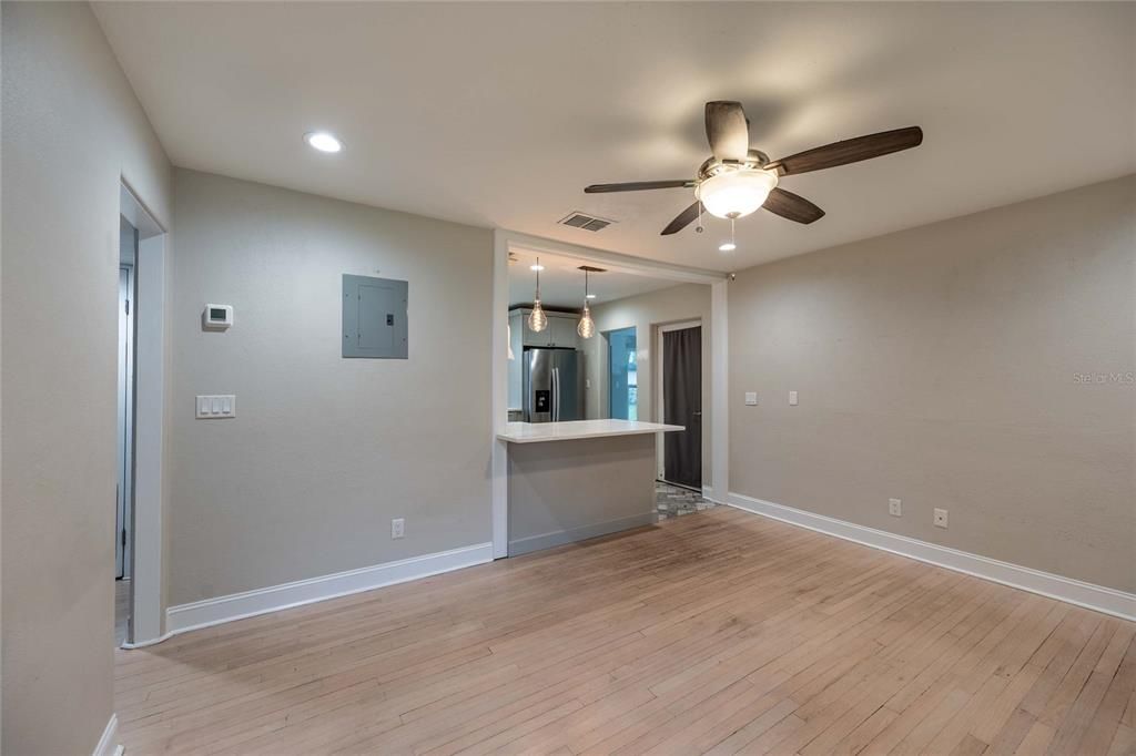 На продажу: $499,000 (2 спален, 1 ванн, 920 Квадратных фут)