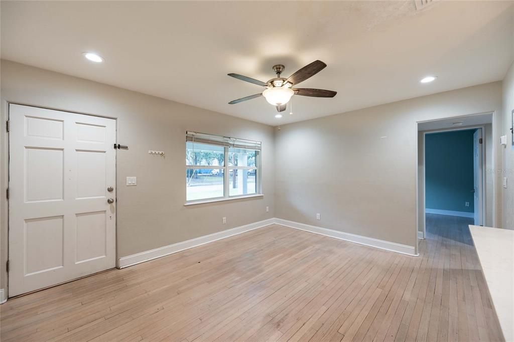 На продажу: $499,000 (2 спален, 1 ванн, 920 Квадратных фут)