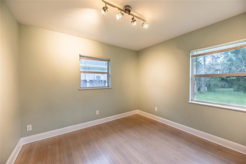 На продажу: $499,000 (2 спален, 1 ванн, 920 Квадратных фут)