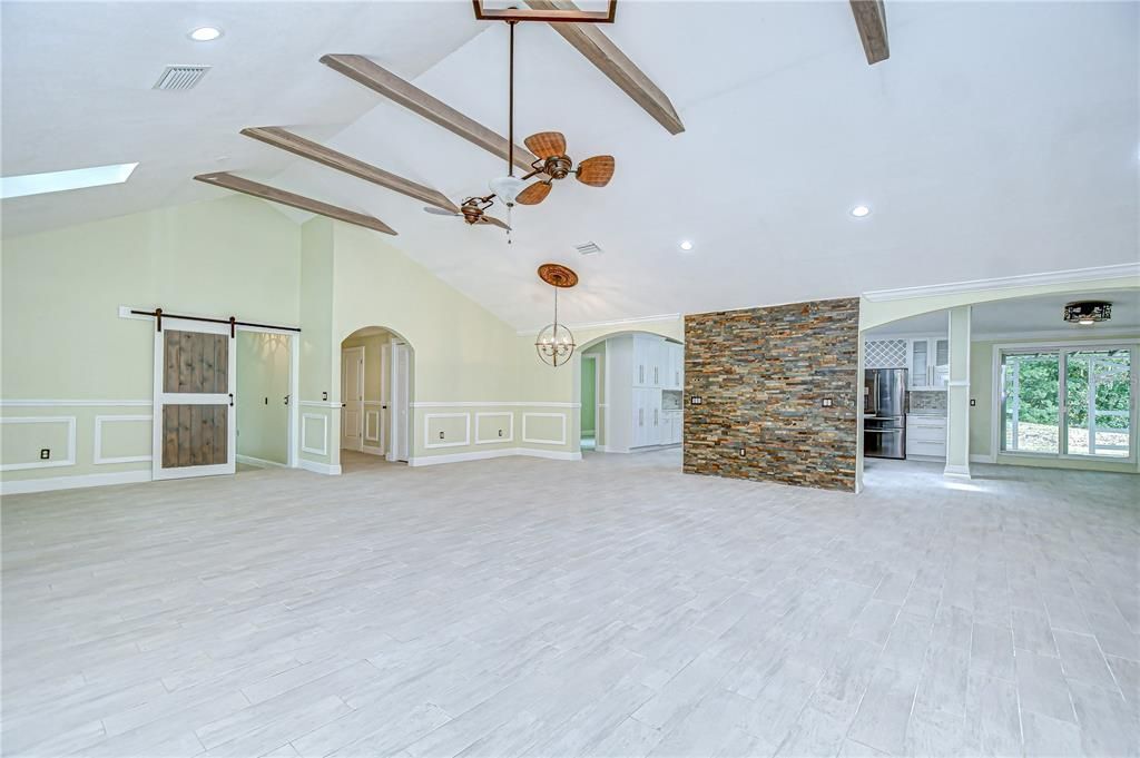 待售: $575,000 (6 贝兹, 4 浴室, 2975 平方英尺)