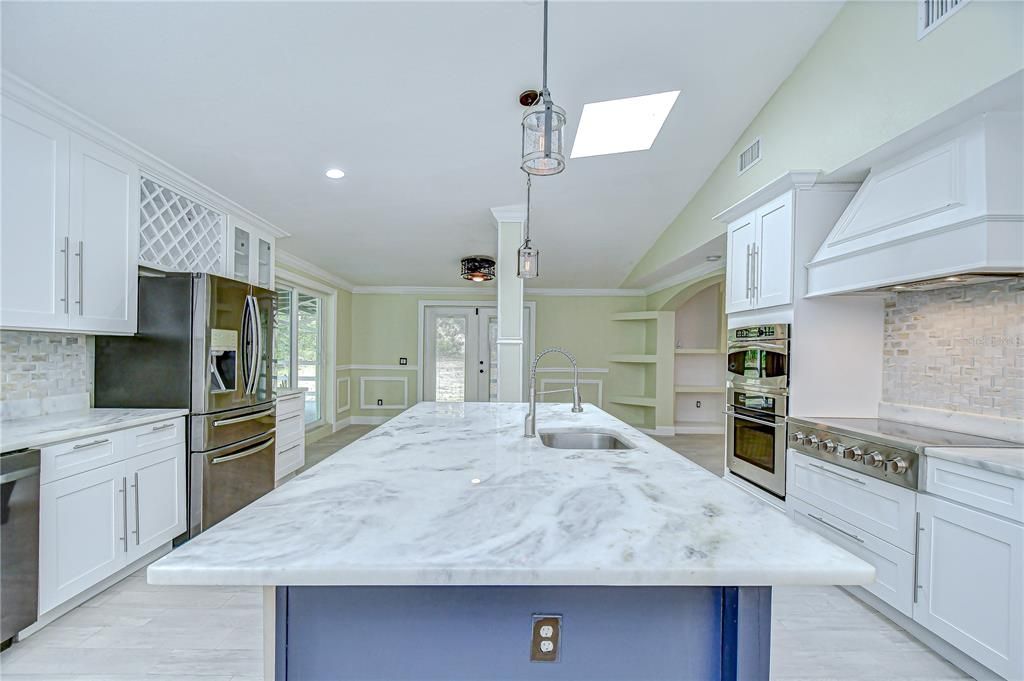 待售: $575,000 (6 贝兹, 4 浴室, 2975 平方英尺)