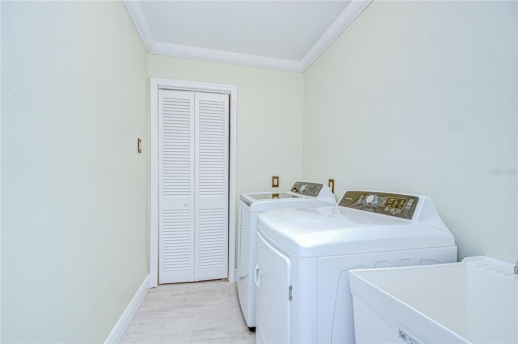 待售: $575,000 (6 贝兹, 4 浴室, 2975 平方英尺)