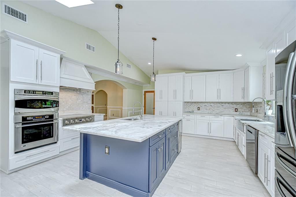 待售: $575,000 (6 贝兹, 4 浴室, 2975 平方英尺)