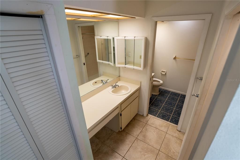 For Sale: $219,900 (2 beds, 2 baths, 1296 Square Feet)